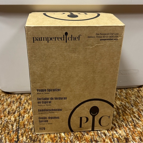 NWT Pampered Chef Veggie Spiralizer